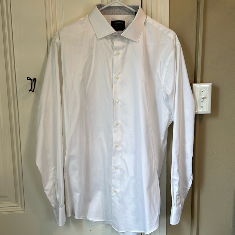 Nordstrom brand men’s no iron white Swiss dot button up size 17